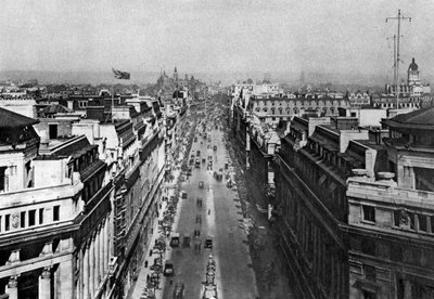 På taket av Bush House, ser fra Kingsway mot de nordlige høydene, London, 1926-1927. av Unbekannt