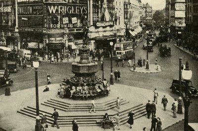 En av Londons mest elskede statuer er den av Eros som overgår fontenen ved Piccadilly Circu av Unbekannt