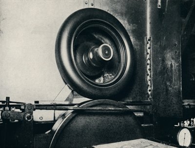 Et av Sir Malcolm Campbells-dekkene som kjører i 300 m.p.t., 1937 av Unbekannt