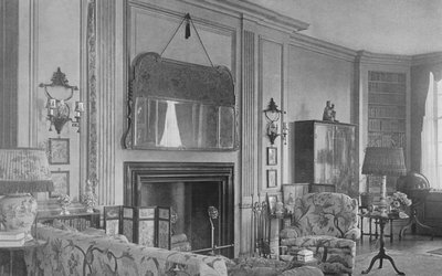 Den ene siden av salongen, huset til fru WK Vanderbilt, New York, 1924. av Unbekannt