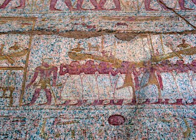 Malt relieff som viser en Ra-solbåt båret i en prosesjon, gammel egyptisk av Unbekannt
