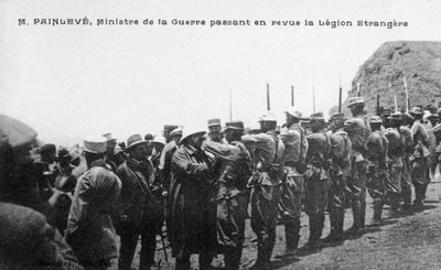 Paul Painlevé gjennomgikk franske fremmedlegions tropper, Marokko, c1926 av Unbekannt