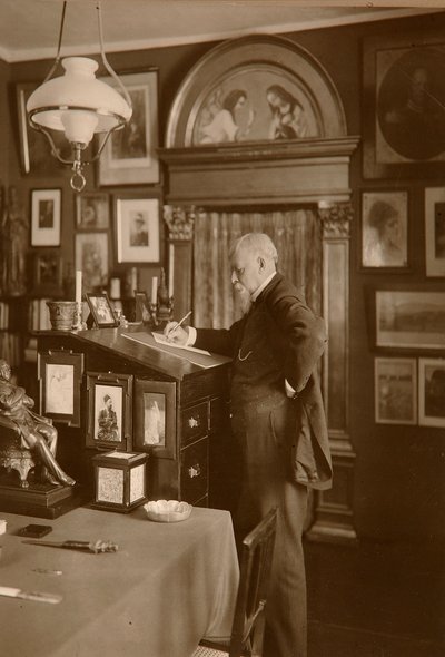 Pavel Shukovsky, russisk kunstner, på jobb, tidlig på 1900-tallet av Unbekannt