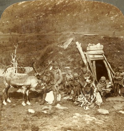 Folk fra det iskalde Nord-Lapp hjem og familie, nær Tromsø, Norge, c1905. av Unbekannt