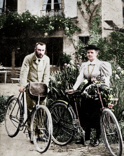 Pierre og Marie Curie, franske fysikere, forbereder seg på å sykle av Unbekannt