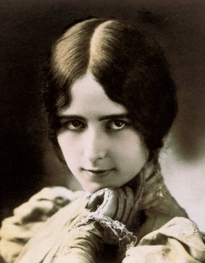 Portrett av Cleo de Merode. Fotografi, ca. 1900. av Unbekannt