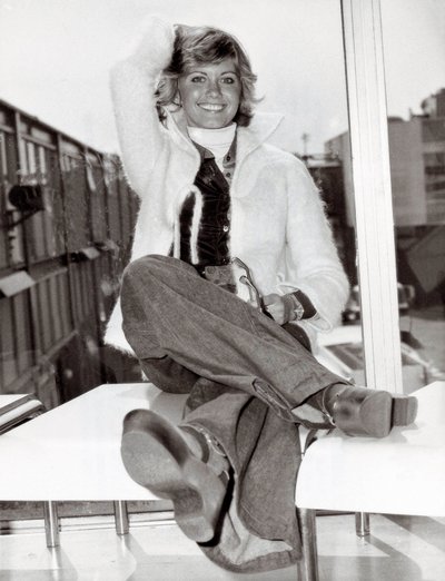 Portrett av den australske sangeren og komikeren Olivia Newton John (f.1949), London, 23.05.1975 (s/hvitt-bilde) av Unbekannt