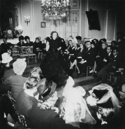 Presentasjon av vårkolleksjonen til den franske motedesigneren Jacques Fath, Paris, mars 1944 av Unbekannt