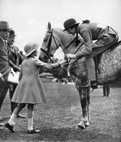 Prinsesse Elizabeth på Childrens Day, Richmond Horse Show, c1936 av Unbekannt