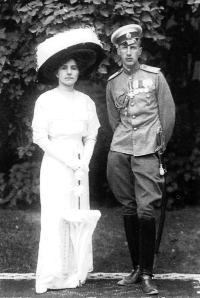 Prinsesse Helen av Serbia med ektemannen prins John Constantinovich av Russland, c1915 av Unbekannt