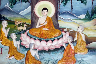 Quan Am Bo Tat-tempelet (pagoden til Avalokitesvara Bodhisattva). Shakyamuni Buddha forkynner prekenen - lovens hjul - for sine fem disipler. Vung Tau. Vietnam av Unbekannt