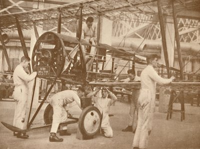 RAF-lærlinger rigger et fly ved Technical School, Halton, Buckinghamshire, 1927 av Unbekannt