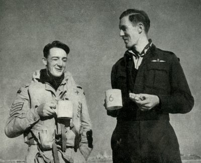 RAF-personell nyter en kopp te, Malta, andre verdenskrig, 1942 1944. av Unbekannt