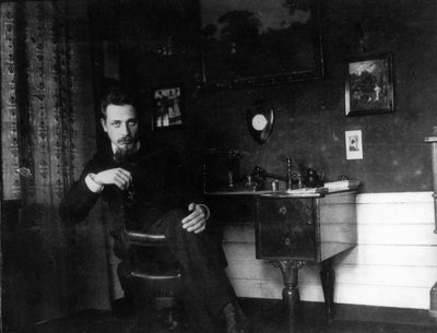 Rainer Maria Rilke i hans studie, ca. 1905. av Unbekannt