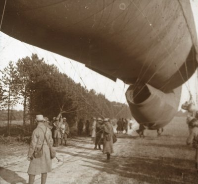 Heving av en observasjonsballong, Somme, Nord-Frankrike, 1916 av Unbekannt