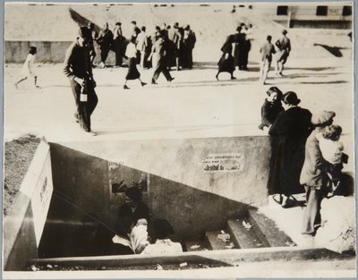Red air Raid Shelters hjelper til med å bekjempe røde luftangrep, Castellón av Unbekannt