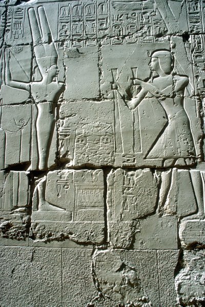 Relieff av Ramses II-offer til fruktbarhetsguden Min, Amun-tempelet, Karnak, Egypt av Unbekannt