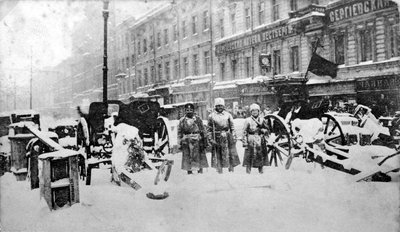 Revolusjonære barrikader på Liteiny Prospekt, Petrograd, Russland, 27. februar 1917 av Unbekannt