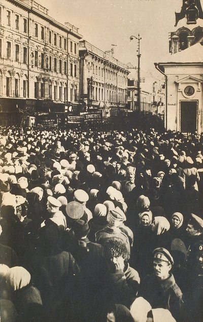 Revolusjonære folkemengder ved Tverskaya, Moskva, Russland, c1905-c1917 av Unbekannt