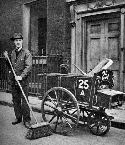 Road sweeper, London, 1926-1927 av Unbekannt