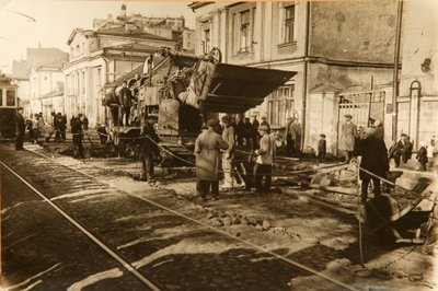 Veiarbeid i Tverskaya Street, Moskva, USSR, 1920-tallet av Unbekannt