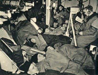 Royal Marines sover i våpenhuset til et krigsskip, andre verdenskrig, c1939-c1943 1944. av Unbekannt
