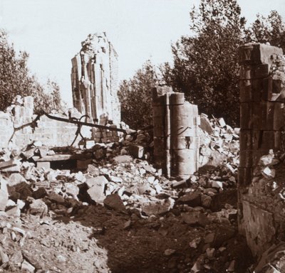 Ødelagt slott, Pinon, Nord-Frankrike, c1914-c1918 av Unbekannt