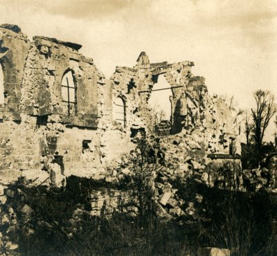 Ødelagt kirke i Dreslincourt, Nord-Frankrike, c1914-c1918 av Unbekannt