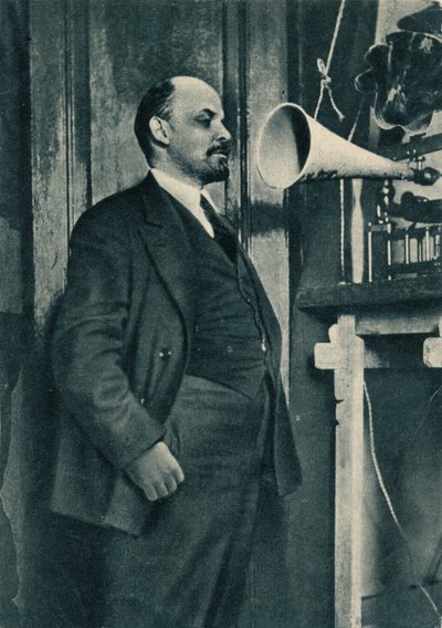 Russisk bolsjevikleder Vladimir Lenin ved et radioopptak i Kreml, Moskva, Russland, 1919 av Unbekannt