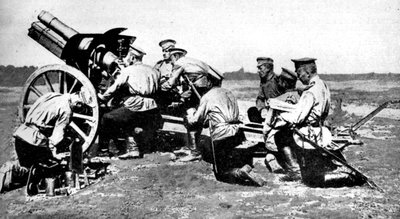 Russisk haubits ved øvelsesbrann, første verdenskrig, 1914 av Unbekannt