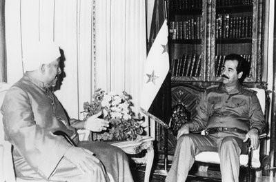 Saddam Hussein på et møte i Irak, 1986 av Unbekannt