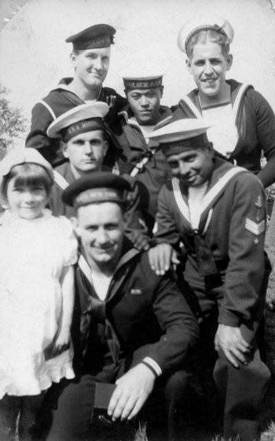 Sjømenn fra seks forskjellige land under Coronation Review, Southsea, Hampshire, 1937 av Unbekannt