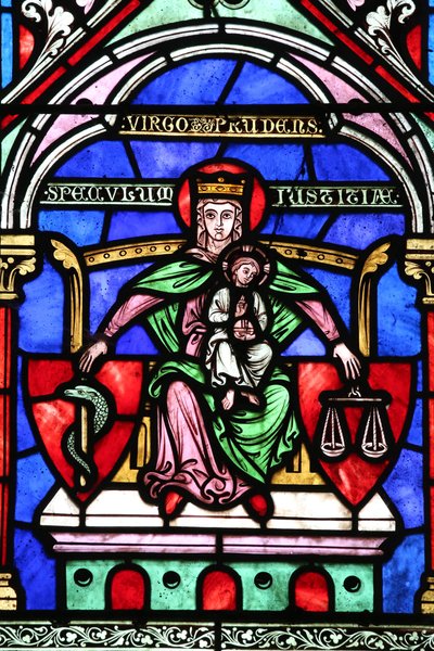 Saint Fargeau kirke. Glassmaleri vindu. Jomfru Maria og Jesusbarnet. Frankrike av Unbekannt