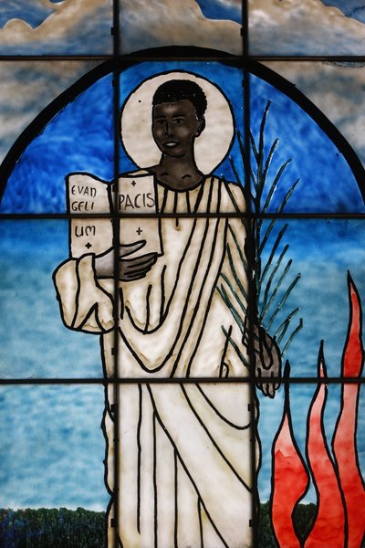 Saint Kiriwawanvu avbildet på glassmalerier, Lome, Togo av Unbekannt