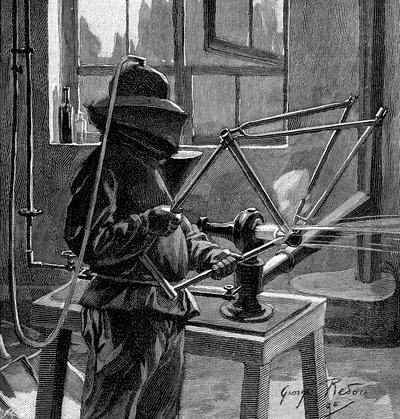 Sandblåsing av leddene til en sykkelramme, Frankrike, 1896 av Unbekannt