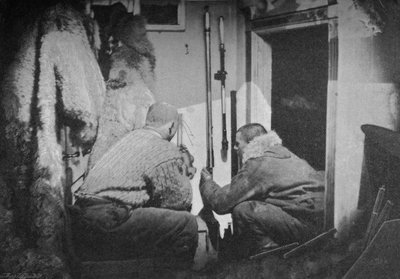 Scott-Hansen og Johansen inspiserer barometrene, 1893-1896, 1897 av Unbekannt
