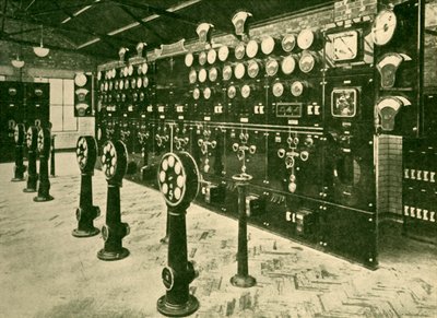 Seksjon av sentralbord i Power House, Metropolitan Railway, 1930. av Unbekannt