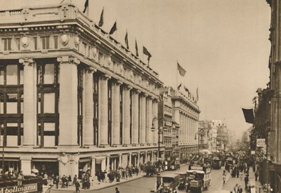 Selfridges og den siste av de gamle Oxford Street-butikkene som bygningen oppslukte, ca 1935. av Unbekannt