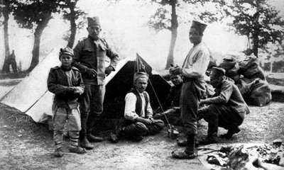 Serbiske soldater camping, første verdenskrig, 1914 av Unbekannt