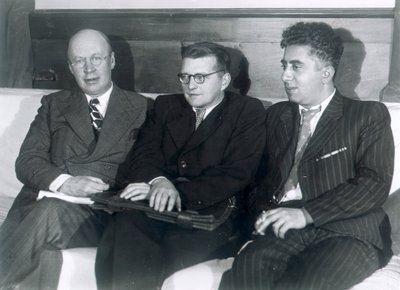 Sergei Prokofiev, Dmitri Shostakovich og Aram Khachaturian, russiske komponister, 1945 av Unbekannt