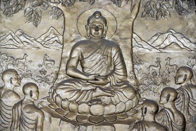Shakyamuni Buddha forkynner prekenen - lovens hjul - for sine fem disipler. Ho Chi Minh-byen. Vietnam av Unbekannt