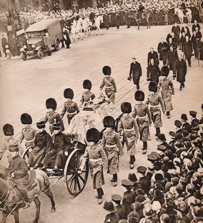 Simple Majesty: King Georges kiste, dekket av Royal Standard, 1936 av Unbekannt