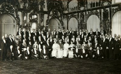 Sittende i komiteen til storhertuginne Tatiana Nikolaievna av Russland, tidlig på 1900-tallet av Unbekannt