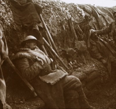 Soldater hviler i skyttergraver, c1914-c1918 av Unbekannt