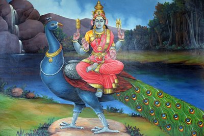 Sri Mariamman hinduistiske tempel. Sri Gowmari med påfugl, symbol på Subramanyan. Singapore av Unbekannt