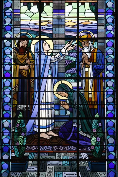 Farget glass i Notre Dame du Rosaire katolske kirke: Visitation, Saint-Ouen, Frankrike av Unbekannt