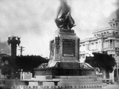 Statue av Don Jose de la Luz Caballero, 1912, 1920-tallet av Unbekannt