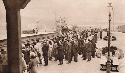 Sympatisk interesse for Royal Funeral Train på Welwyn Station, 1936 av Unbekannt