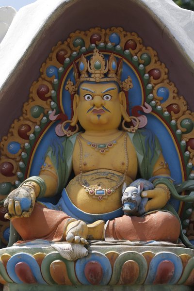 Temple of the Thousand Buddhas. Dashang Kagyu Ling menighet. Guddom. Dzambala: rikdommens Buddha, La Boulaye, Frankrike av Unbekannt