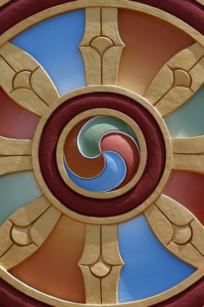 Temple of the Thousand Buddhas. Dashang Kagyu Ling menighet. Dharma-hjul, La Boulaye, Frankrike av Unbekannt